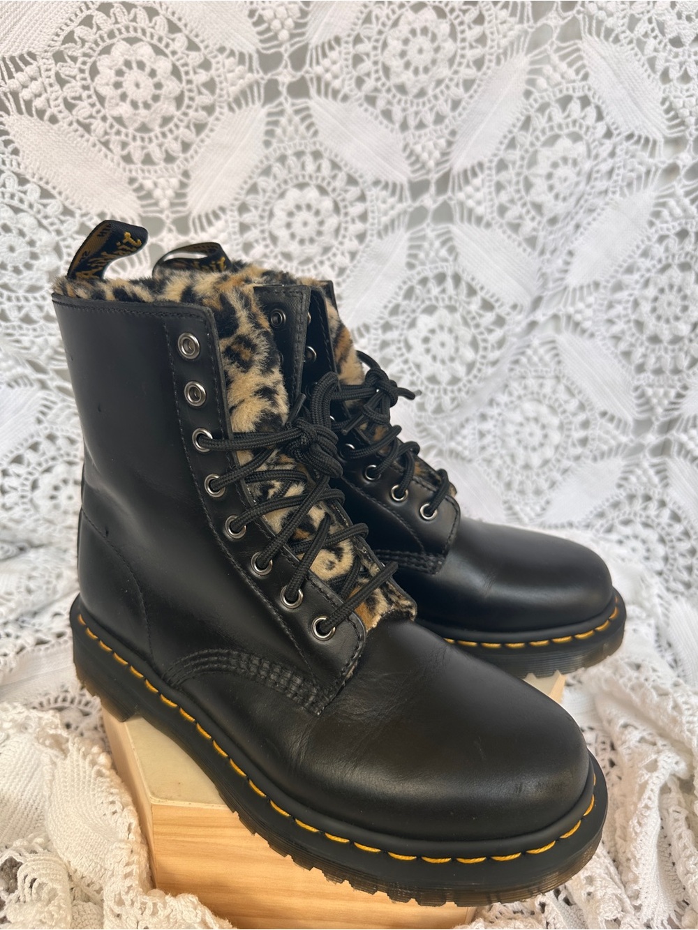 Dr. Martens 1460 Serena Leo Faux Fur Lined Black Leather Combat Boots Women Sz8